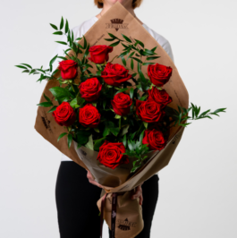Bouquet rose rosse Frida's Milano consegna a domicilio con cosaporto