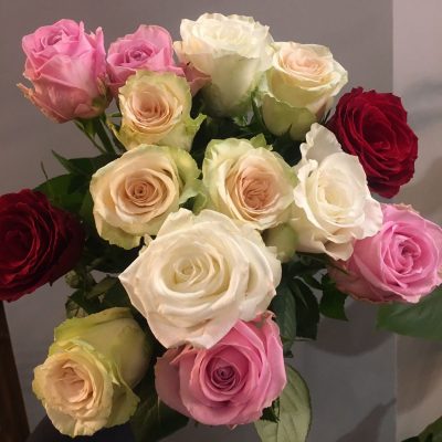 Componi il tuo bouquet di rose Frida's Milano consegna a domicilio con cosaporto