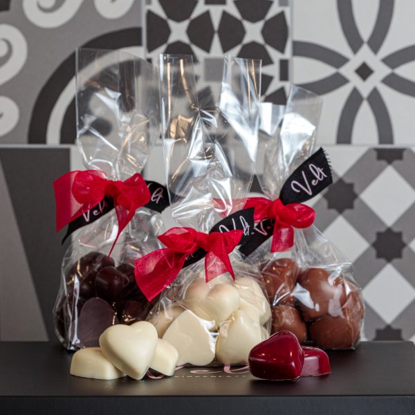 Cuori ripieni di Cioccolato a scelta Velt consegna a domicilio con Cosaporto