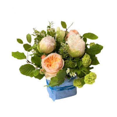 Composizione di Fiori Freschi con Peonie e Rose Inglesi Coral consegna a domicilio con cosaporto