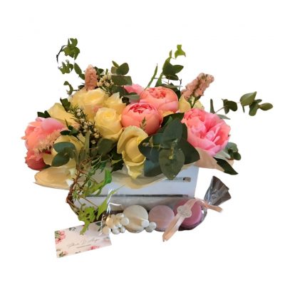 Wooden White Flowers Box Fleurs D'Ange consegna a domicilio con Cosaporto